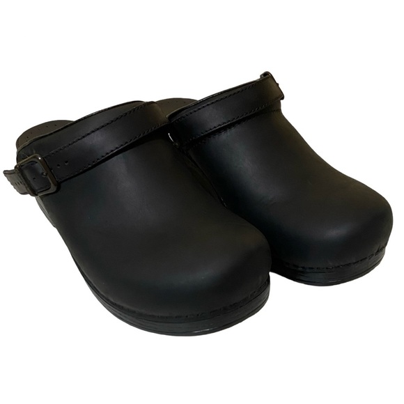 Dansko Ingrid Black Oiled Mule Clog - Picture 1 of 8